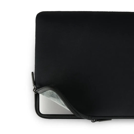 Pipetto MacBook Neo 13 Classic Fit Sleeve - Black