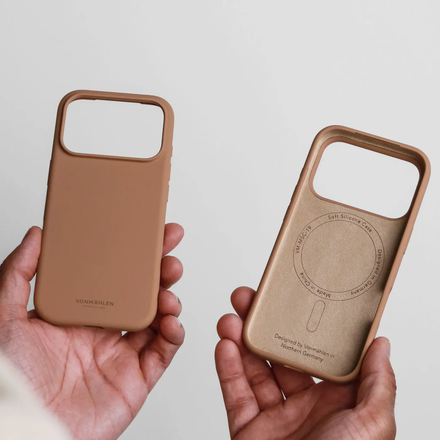 Vonmahlen Soft Silicone Case Iphone 17 Pro Dark Cream