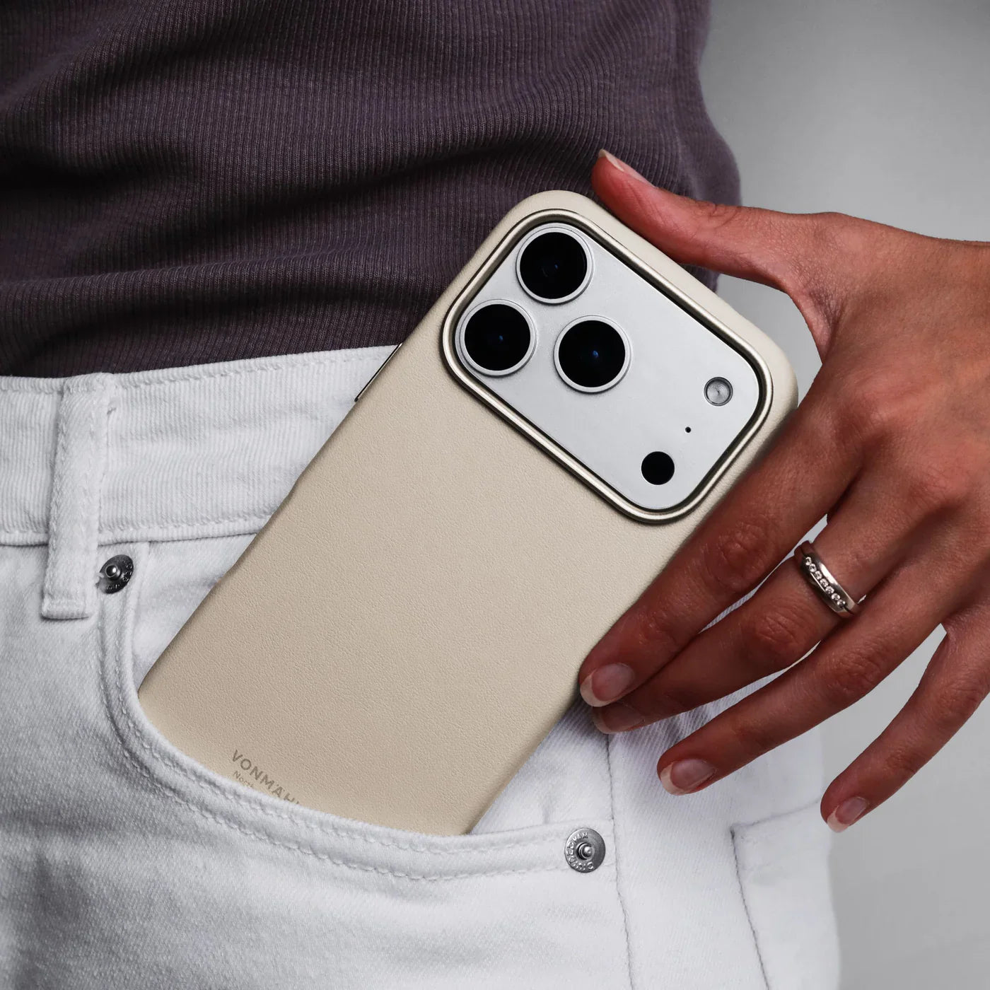 Vonmahlen Like Leather Case Iphone 17 Pro Cream