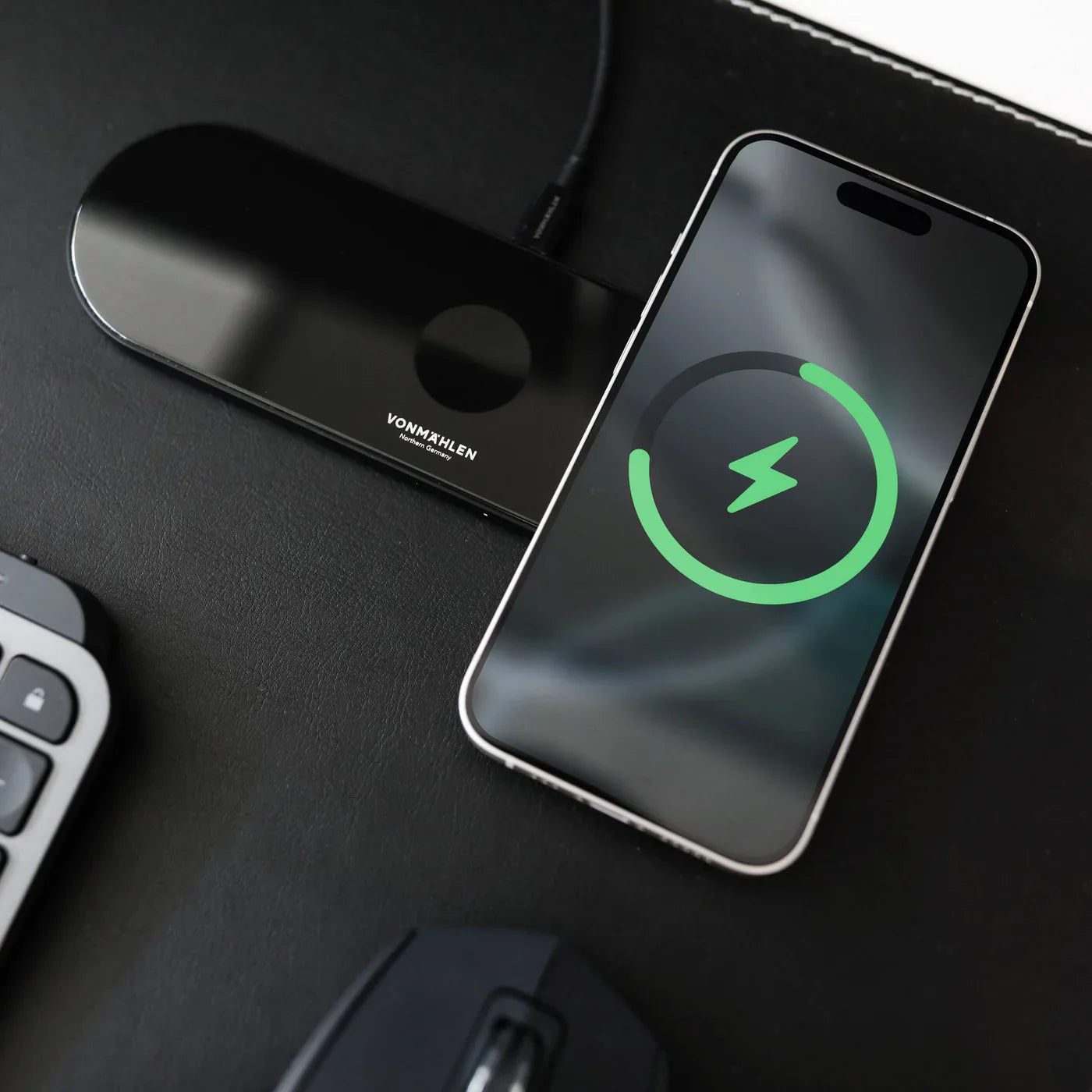 Vonmahlen Aura Home 3-In-1 Wireless Charging Station- Black
