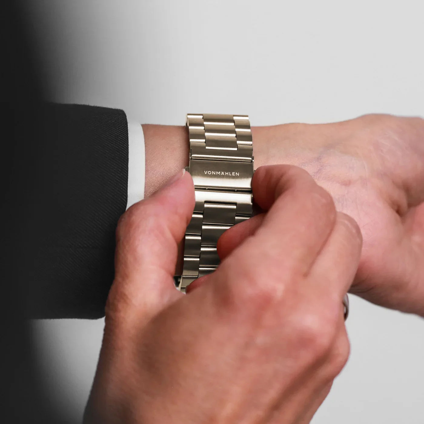 Vonmahlen Link Bracelet 2 44 | 45 | 46 | 49Mm One Size Sunset Gold