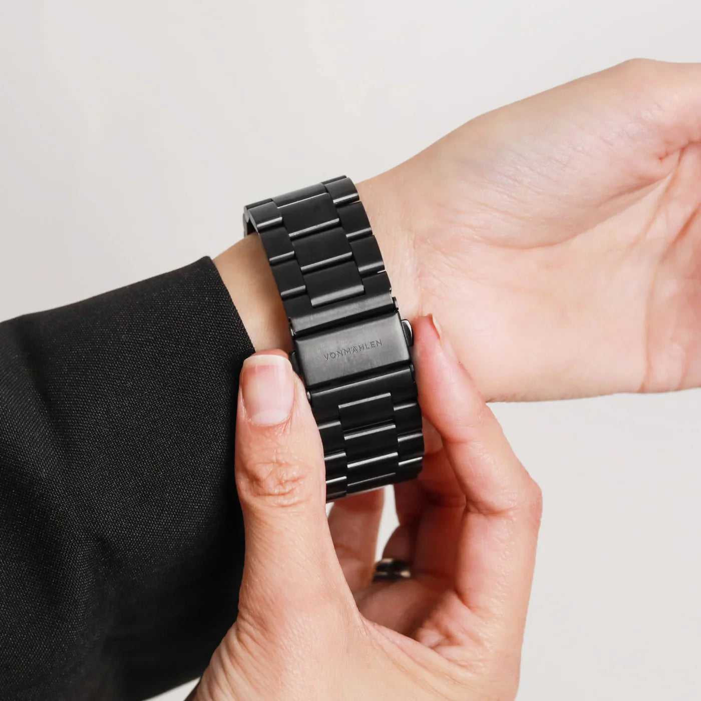 Vonmahlen link Bracelet 2 44 | 45 | 46 | 49Mm One Size Black