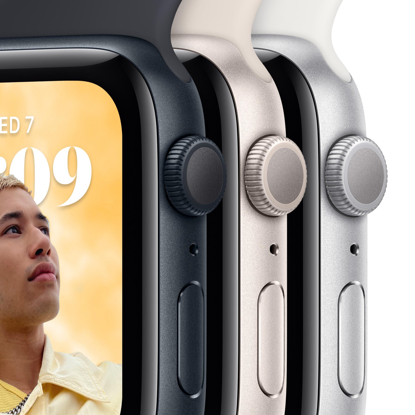 ساعة Apple Watch SE GPS 44 مم باللون الفضي وإطار من الألمنيوم مع Loop رياضي أبيض - عادي