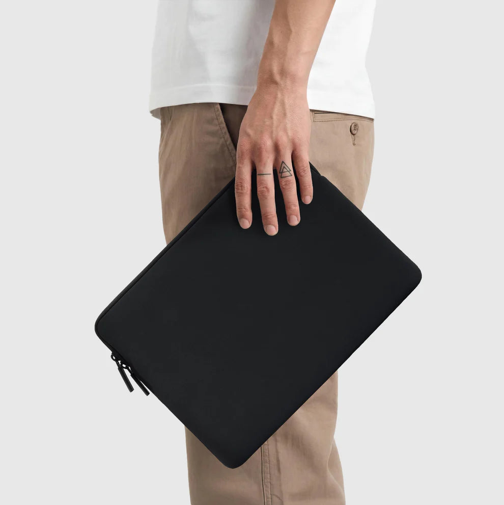 Pipetto MacBook Pro 16  Classic Fit Sleeve - Black