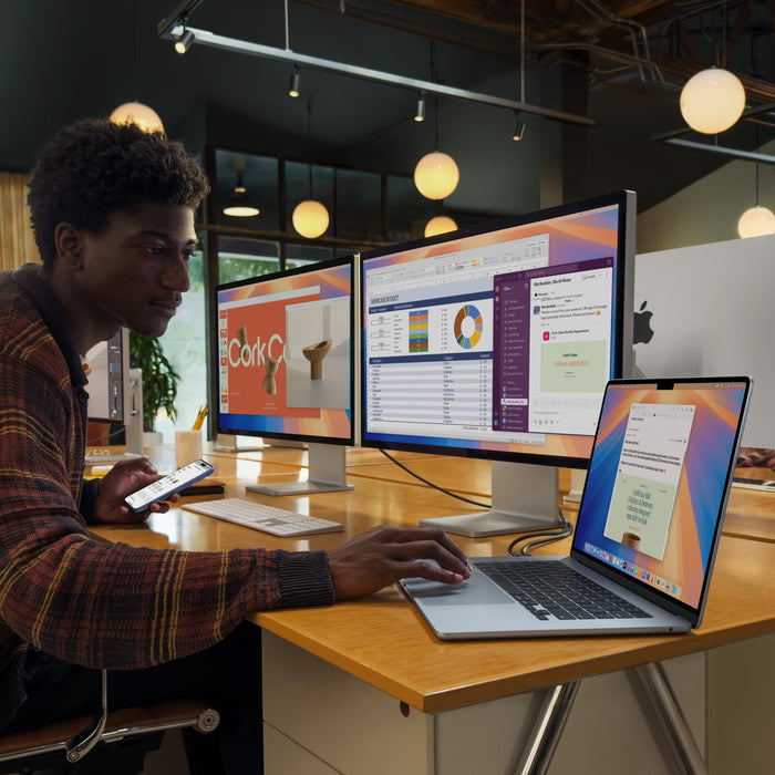 MacBook_Air_15-inch_M4_Starlight_PDP_Image_Position_8__en-AE