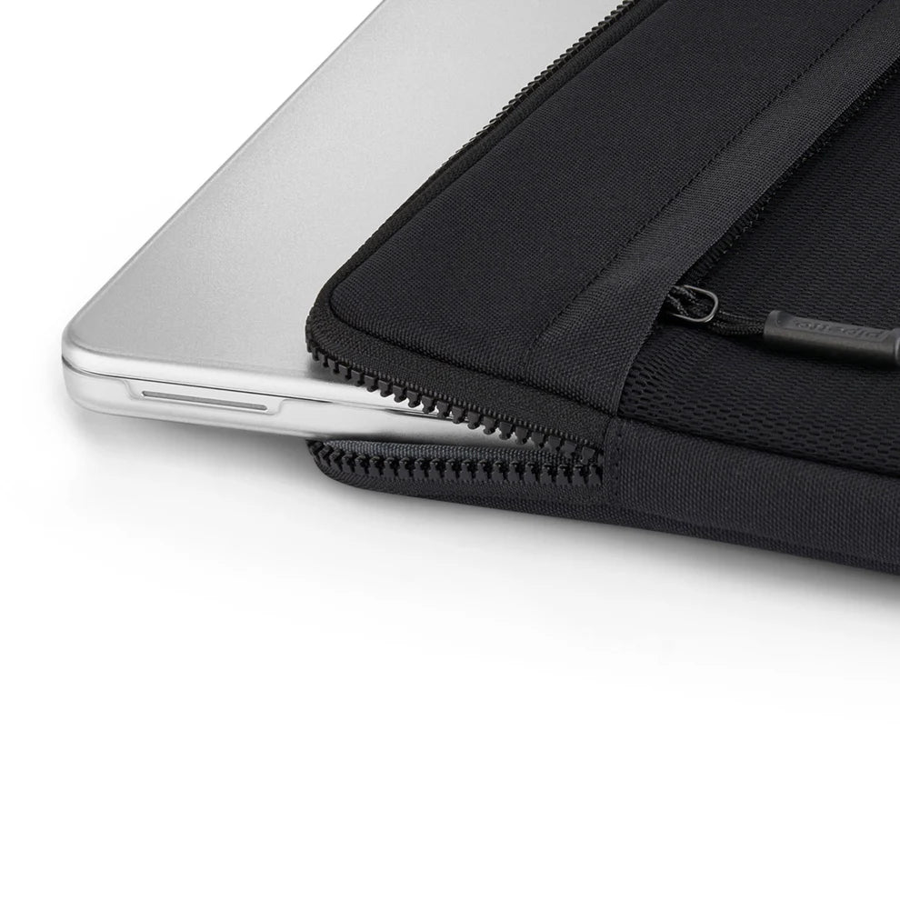 Pipetto MacBook Pro 16/Air 15  Expand Sleeve - Black