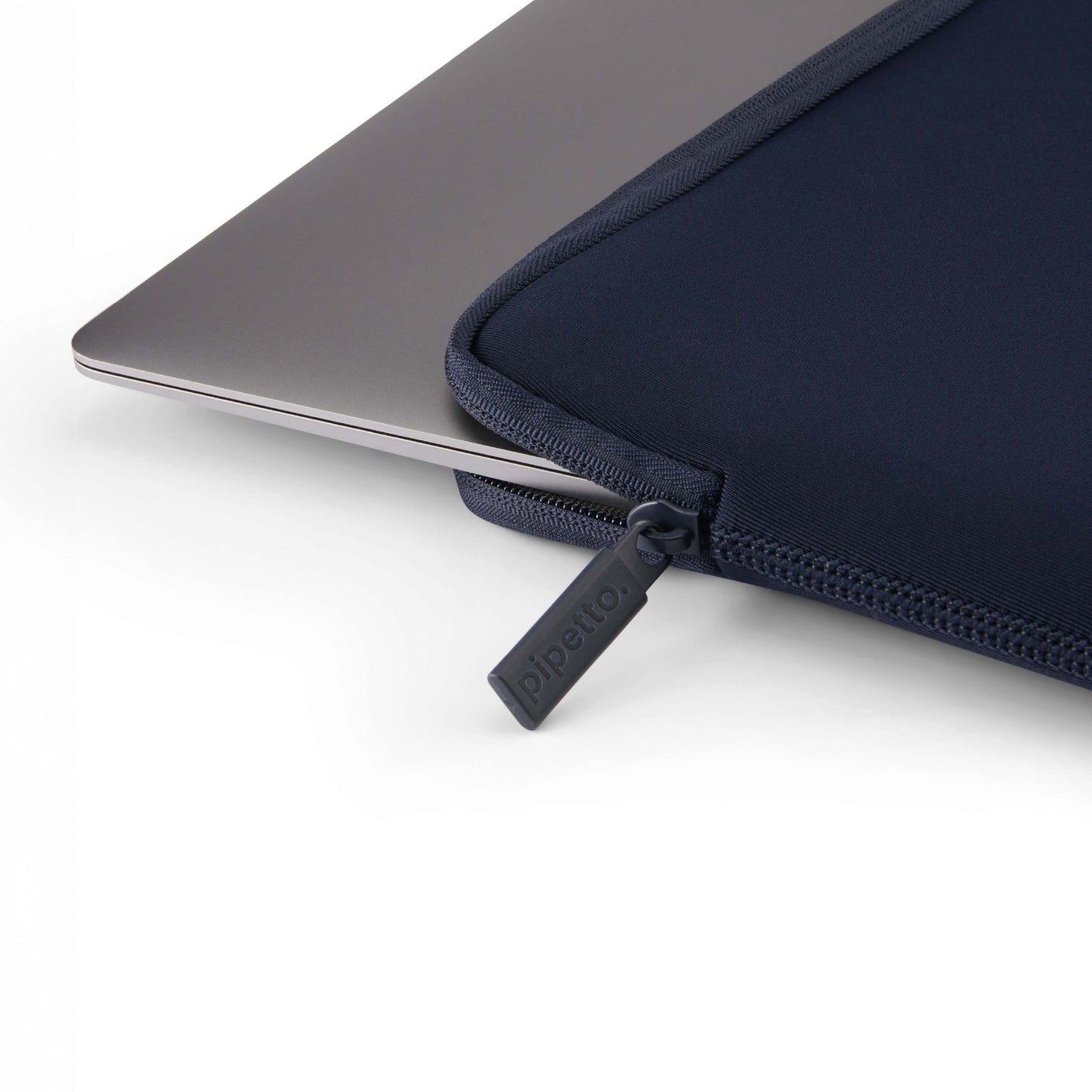Pipetto MacBook 13/14 Classic Fit Sleeve - Dark Blue