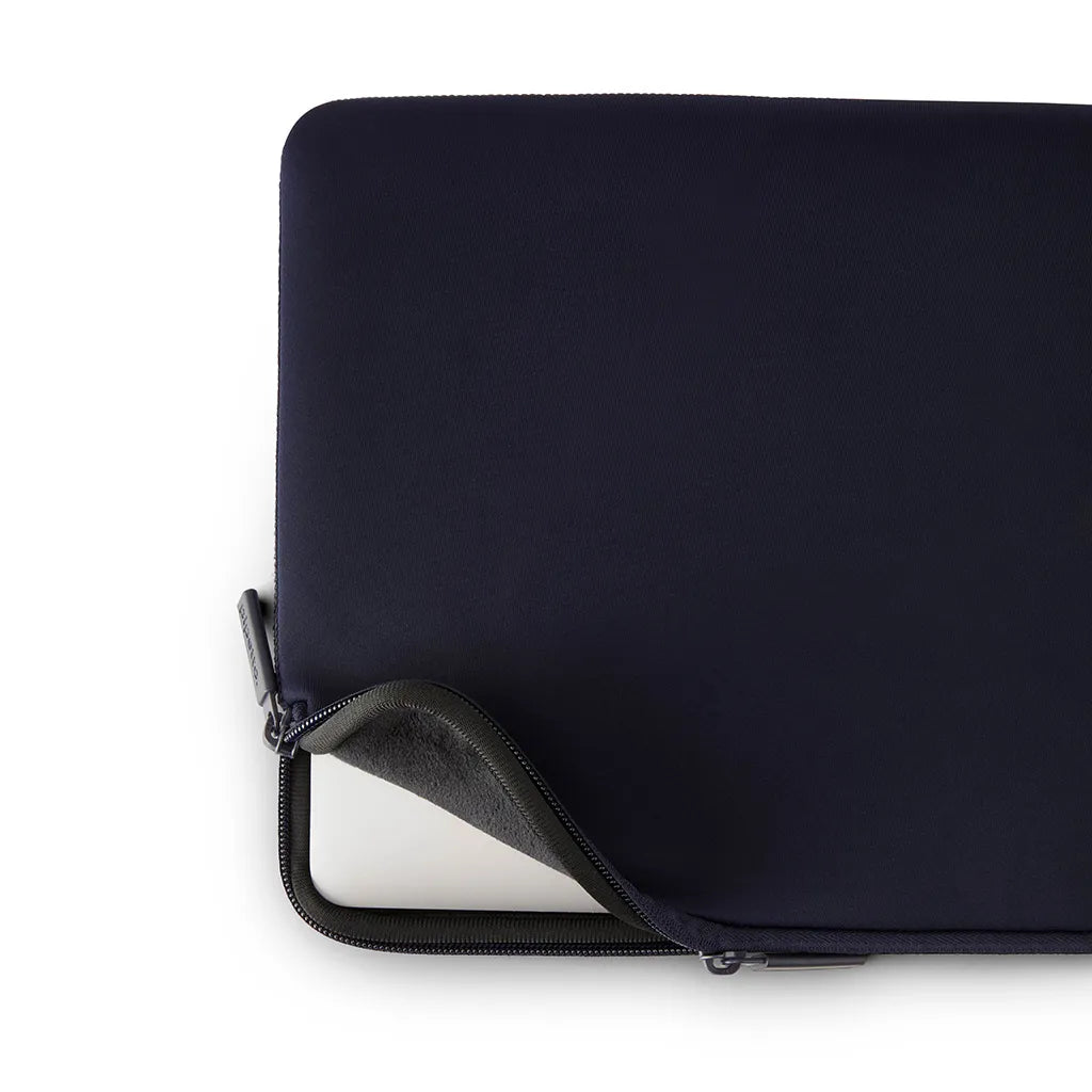 Pipetto MacBook Neo 13 (A18 Pro)  Classic Fit Sleeve - Dark Blue