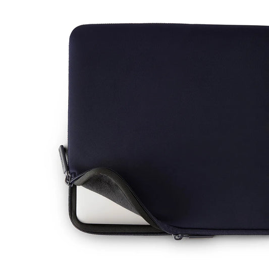 Pipetto MacBook Neo 13 (A18 Pro)  Classic Fit Sleeve - Dark Blue