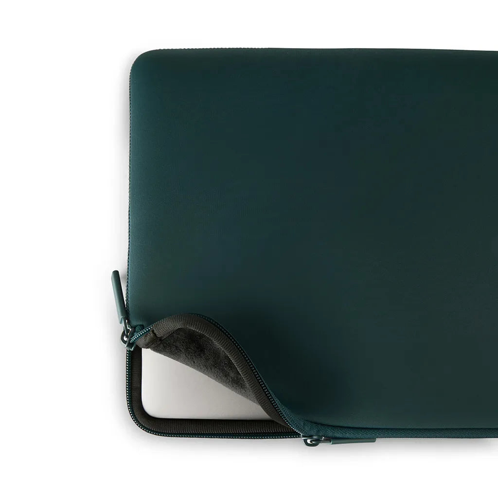 Pipetto MacBook Neo 13 (A18 Pro)  Classic Fit Sleeve - Dark Teal