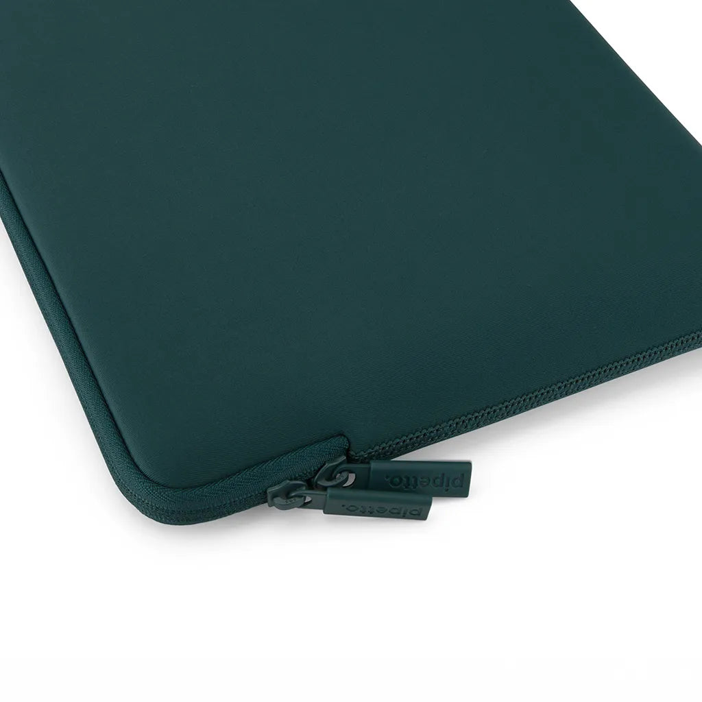 Pipetto MacBook Neo 13 (A18 Pro)  Classic Fit Sleeve - Dark Teal