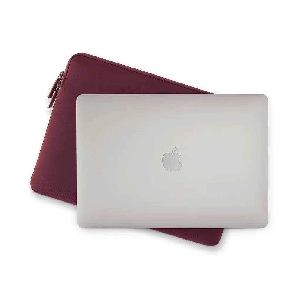 Pipetto MacBook Neo 13 (A18 Pro)  Classic Fit Sleeve - Burgundy
