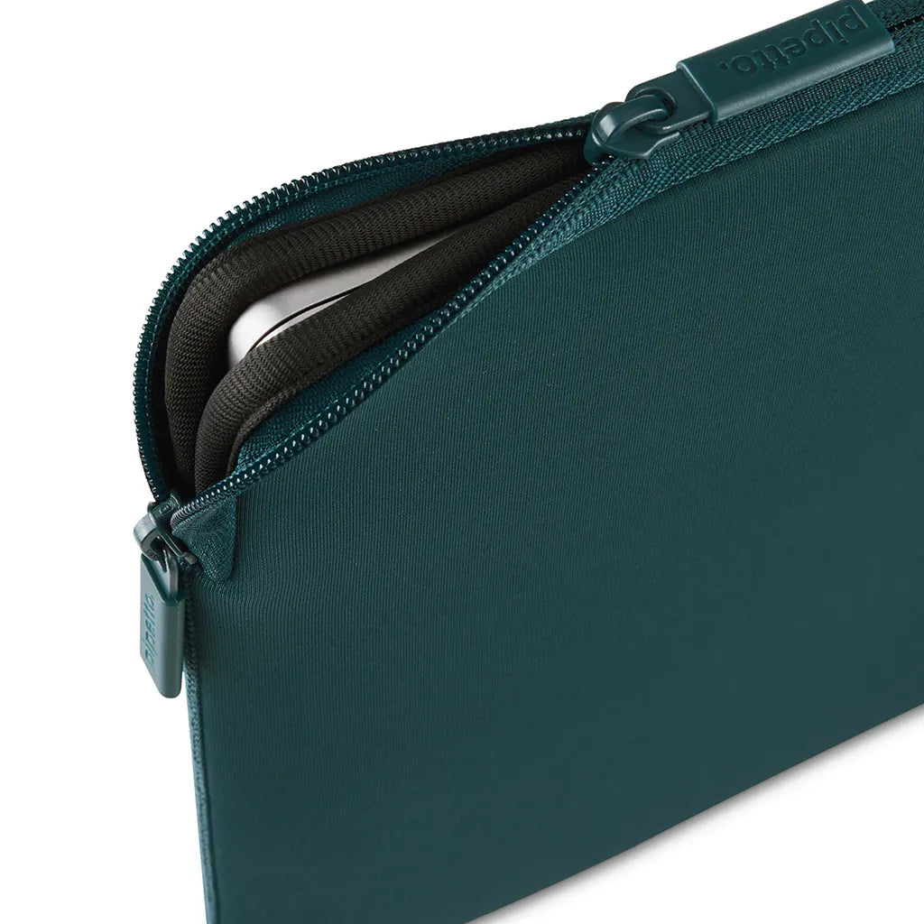 Pipetto MacBook Neo 13 (A18 Pro)  Classic Fit Sleeve - Dark Teal