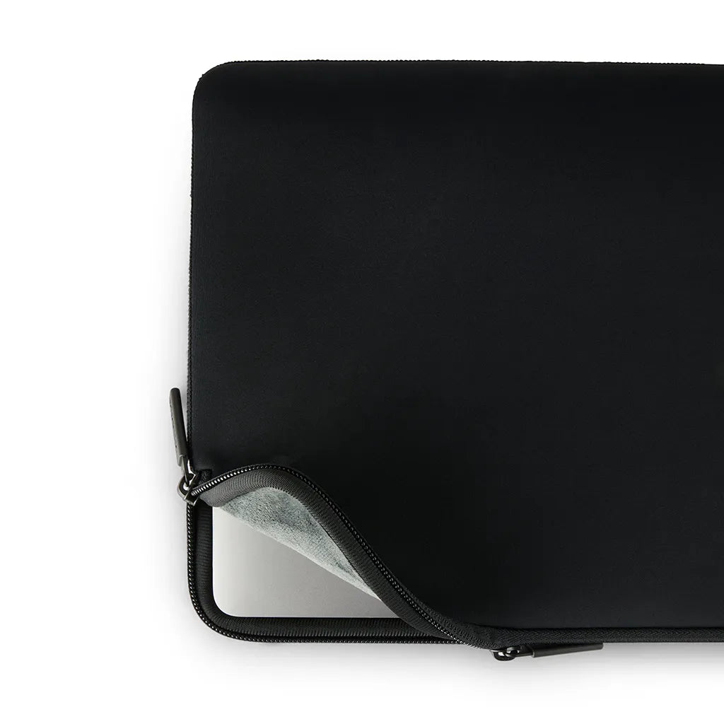 Pipetto MacBook Neo 13 (A18 Pro)  Classic Fit Sleeve - Black