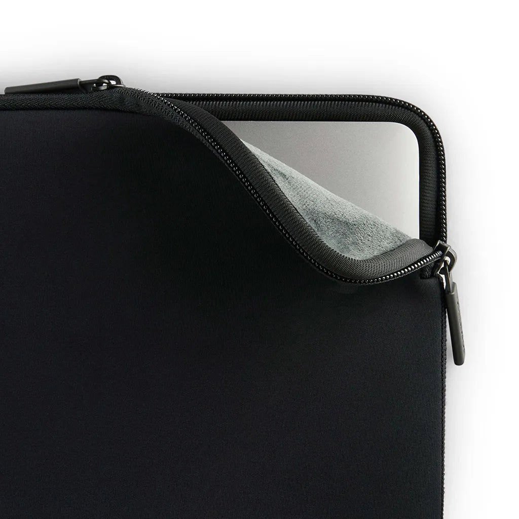 Pipetto MacBook Neo 13 (A18 Pro)  Classic Fit Sleeve - Black