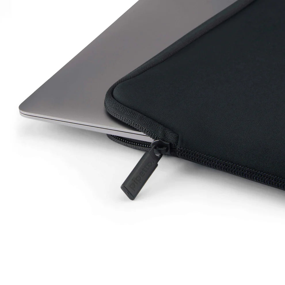 Pipetto MacBook Pro 16  Classic Fit Sleeve - Black