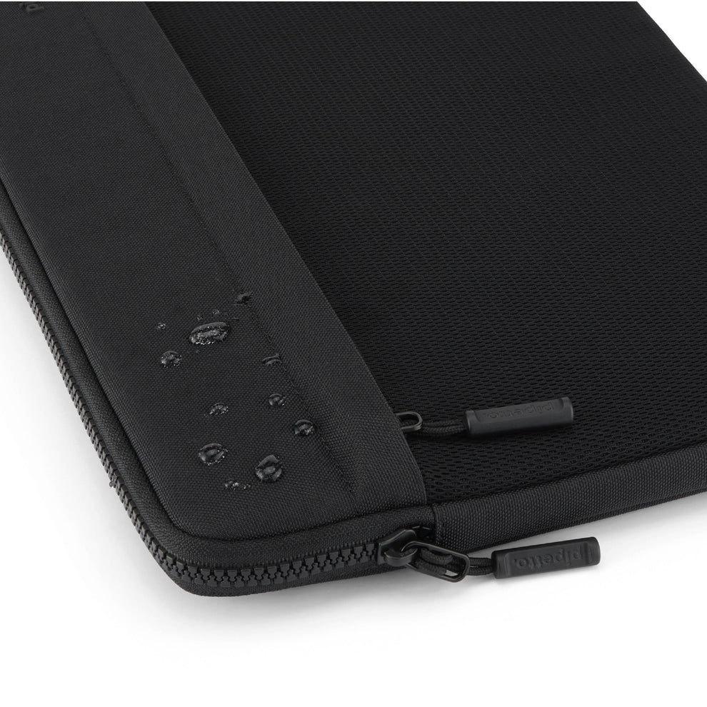 Pipetto MacBook Pro 16/Air 15  Expand Sleeve - Black