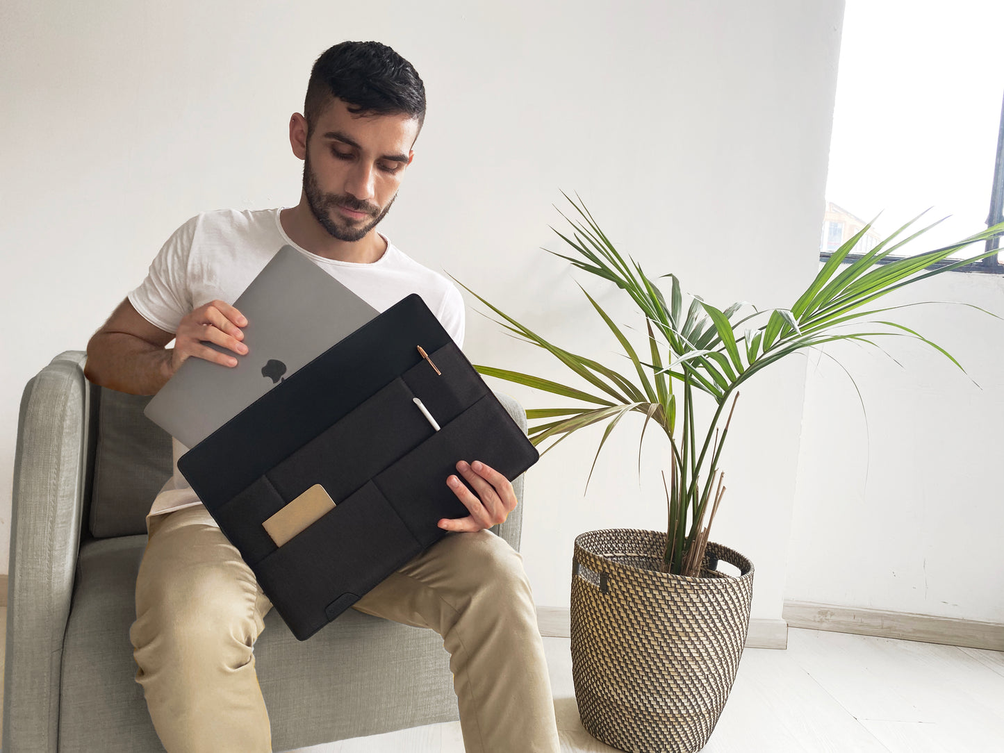 Beblau Stand-Up Sleeve Laptop/Tablet Sleeve, Portable Organizer & Desk Stand, 13 Inch