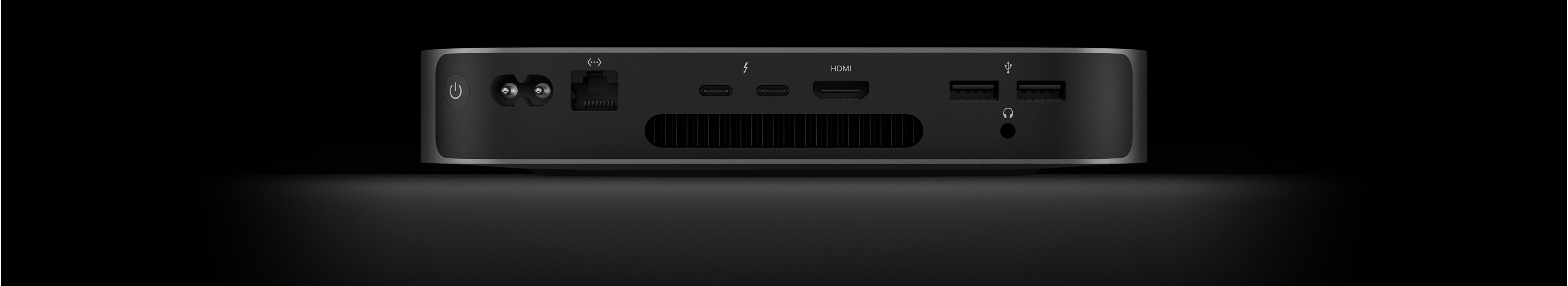 صورة خلفية لجهاز Mac mini تُظهر منفذي ثندربولت 4، ومنفذ HDMI، ومنفذي USB-A، ومقبس سماعات الرأس، ومنفذ إيثرنت غيغابت، ومنفذ الطاقة، وزر التشغيل.