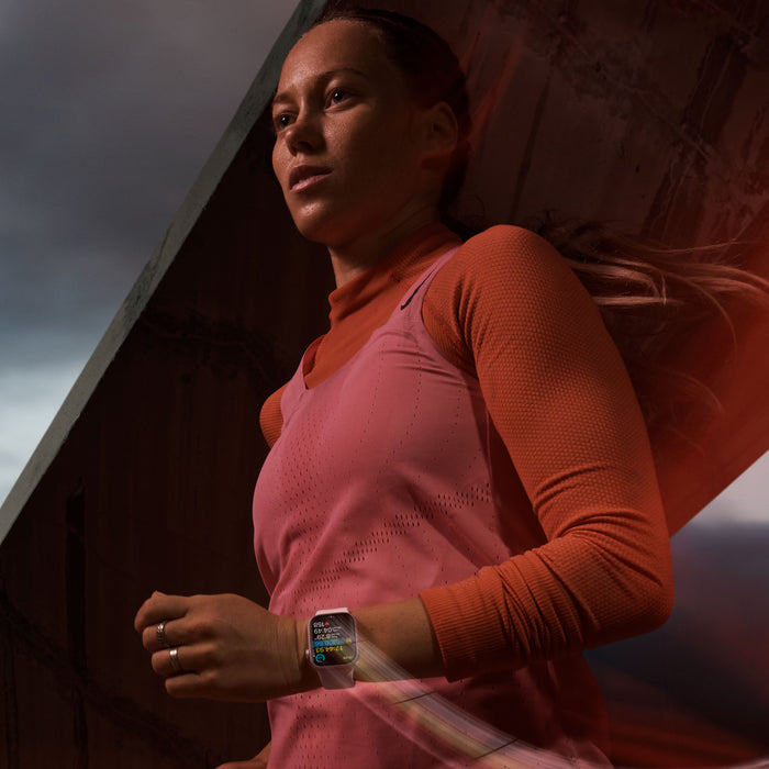 apple_watch_series_9_lte_productred_aluminum_productred_sport_band_pdp_image_position-5__ar-me