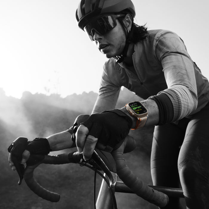 apple_watch_ultra_2_lte_49mm_titanium_blue_black_trail_loop_pdp_image_position-5__ar-me