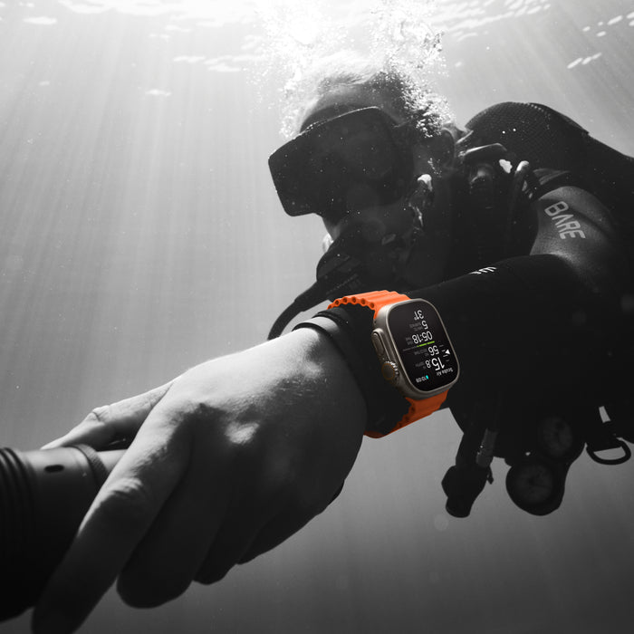 apple_watch_ultra_2_lte_49mm_titanium_blue_black_trail_loop_pdp_image_position-6__ar-me